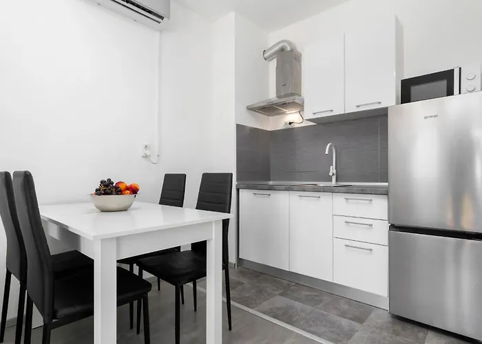 Apartman Tombili 7- Minute Walk To The Valsaline Beach And Lungomare Promenade