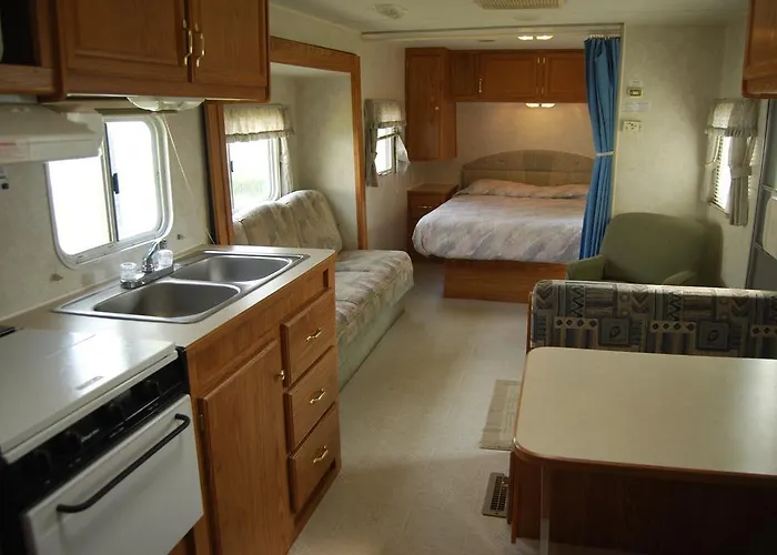 Crescent Bar Camping Resort Studio Cabin 1
