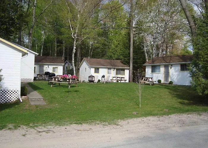 Woodland Cedars Family Cottage Resort