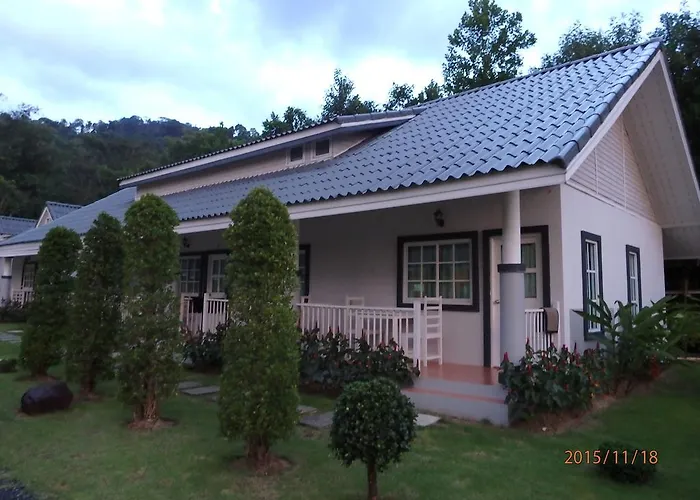 Suksompong Resort