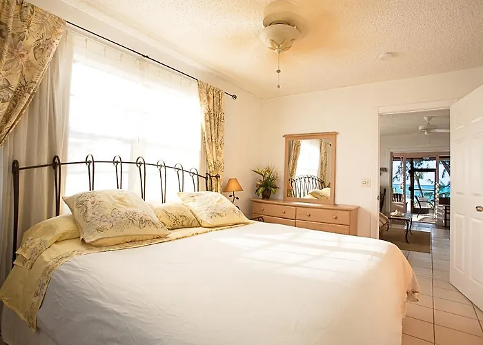 Hollywood Beach Suites Turks And Caicos