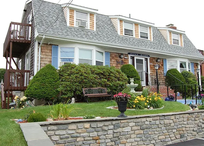 A Cape Cod Ocean Manor Inn