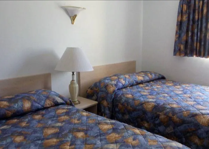Golden Rail Motel