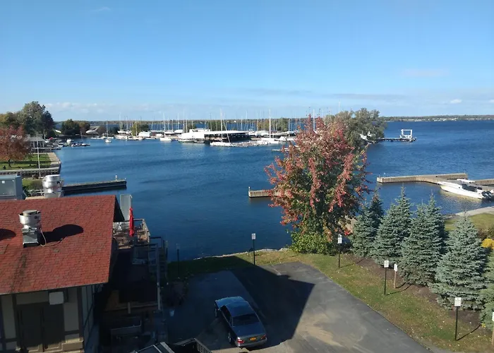 Harbor House Inn