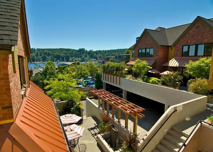 The Eagle Harbor Inn