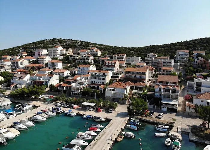 Hana Home - Apartments Tisno