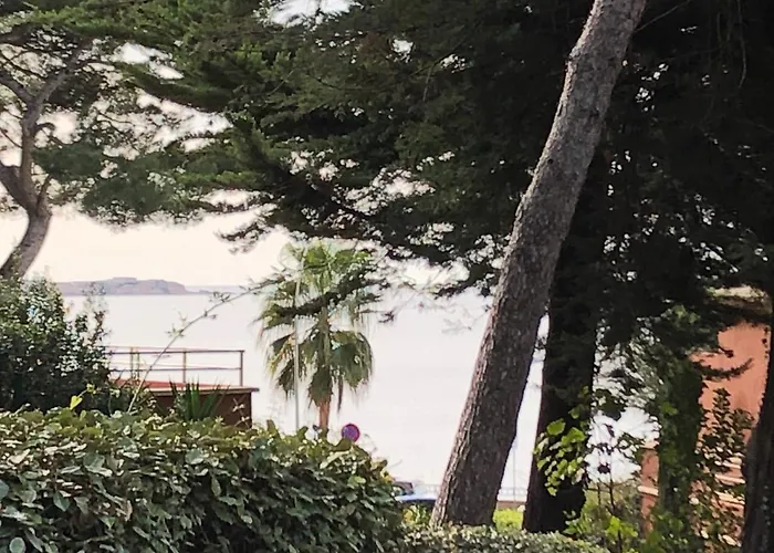 50m Plage T2 Grande Terrasse Vue Mer Climatisé Piscine Chauffée, Parking clos gratuit
