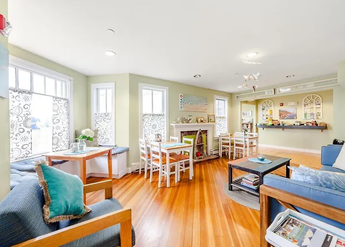 Hi Hyannis Hostel