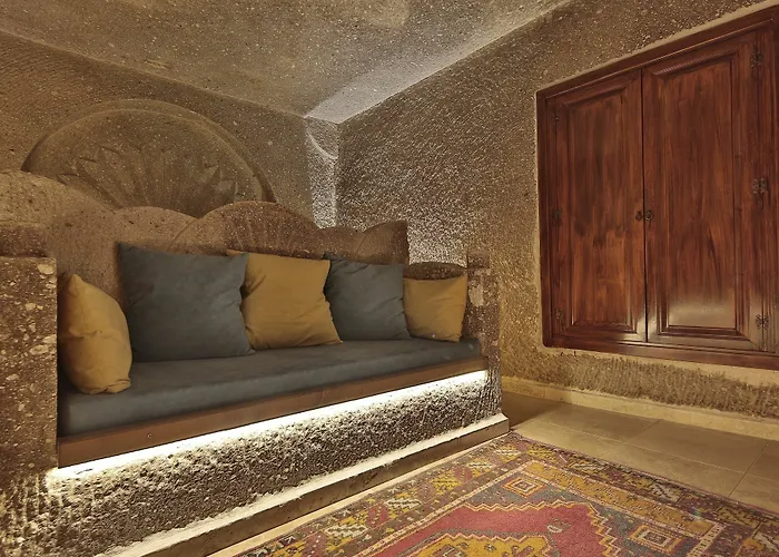 Shoestring Cave House