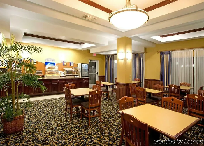 Holiday Inn Express Hotel And Suites Falfurrias