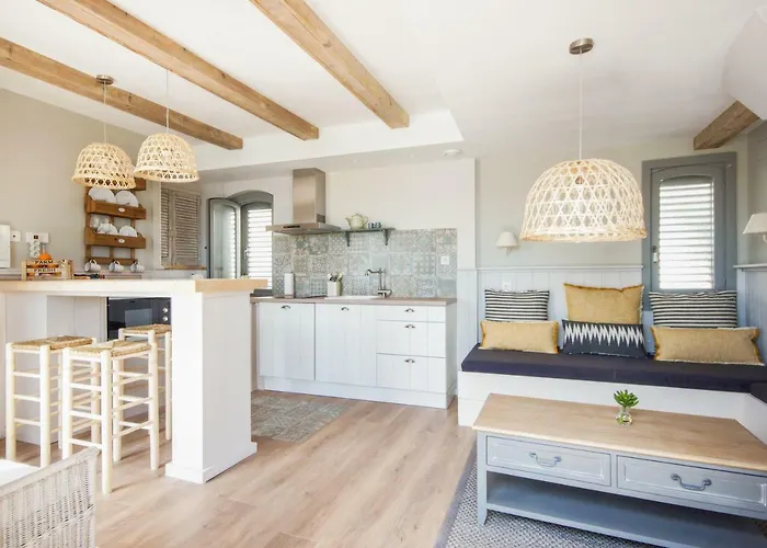 The Beach House Studios & Suites