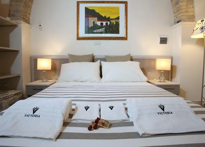Victoria Royal Apartments & Rooms