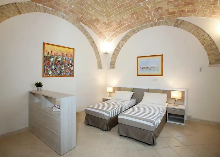Victoria Royal Apartments & Rooms