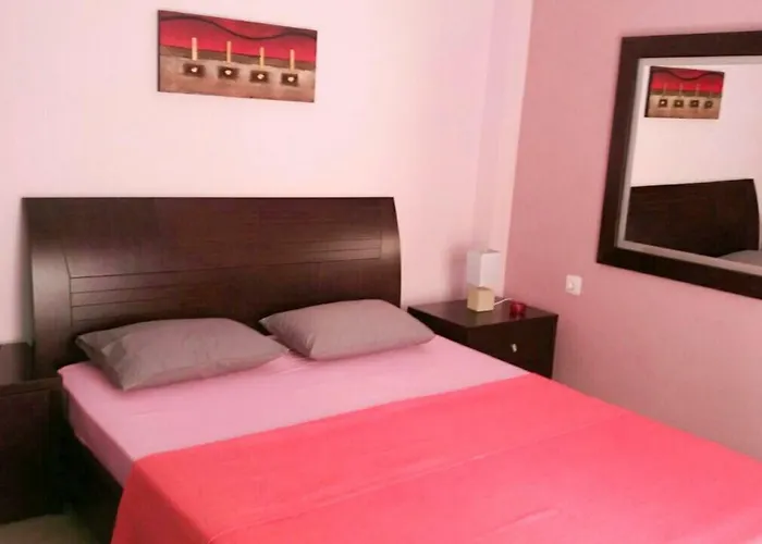 Luxury Apt At Navarino Square