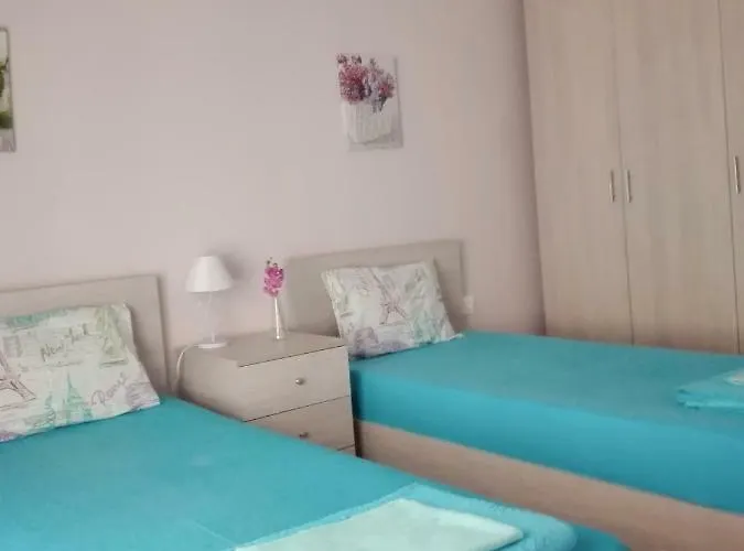 Luxury Apt At Navarino Square