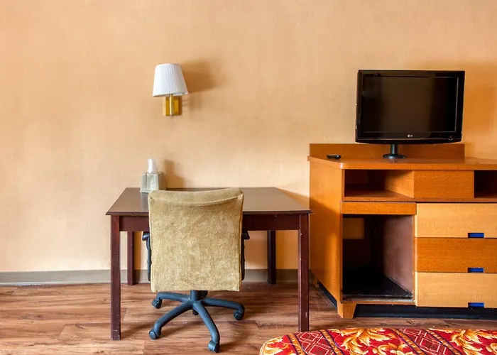 Budgetel Inn & Suites