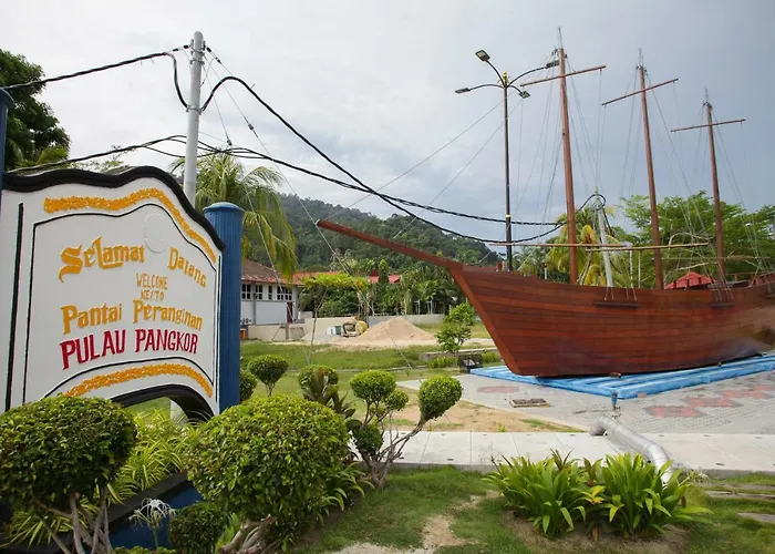 Anjungan Beach Resort