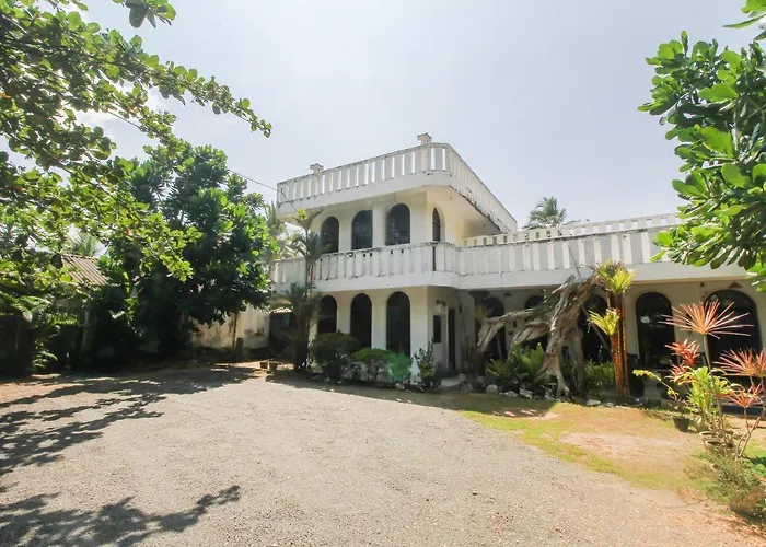 Oyo 459 Barasti Beach Resort