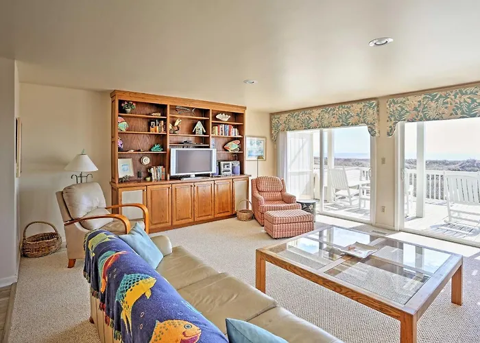 Family-Friendly Vacation Home: Steps To Beach!