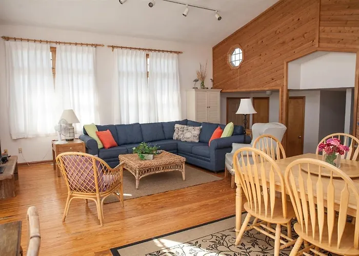 40399 Beachcomber Rd Home