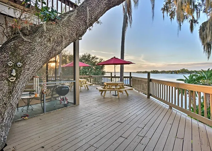Lakefront Florida Retreat - Pool Table & Boat Dock