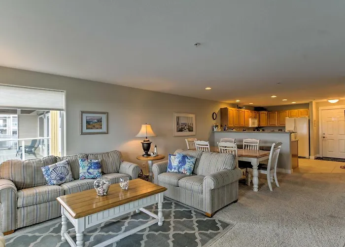 Pet-Friendly Condo, Saltwater Pool, Steps To Beach