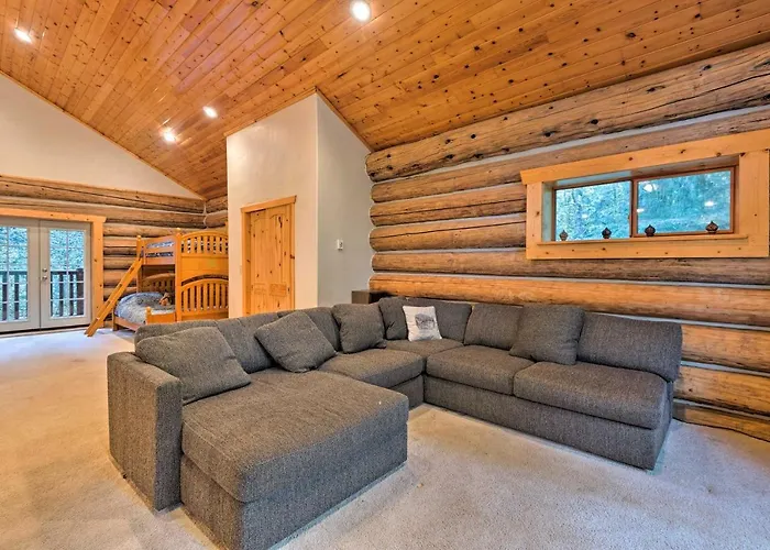 Riverfront Cabin W/ Hot Tub: 2 Mi To Eagle Falls