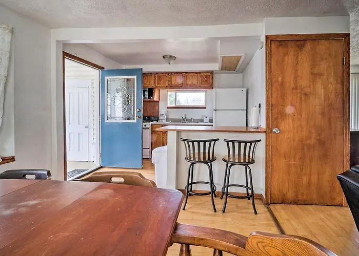 Waterfront Lake Erie Vacation Rental On The Strip!