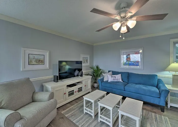 Bright Emerald Isle Condo W/ Private Beach Access!